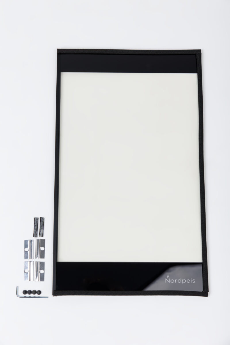 Nordpeis Quadro/S-31A Basic glass høyre side m/logo (inkl vinkelprofil, pakn og glassholdere)